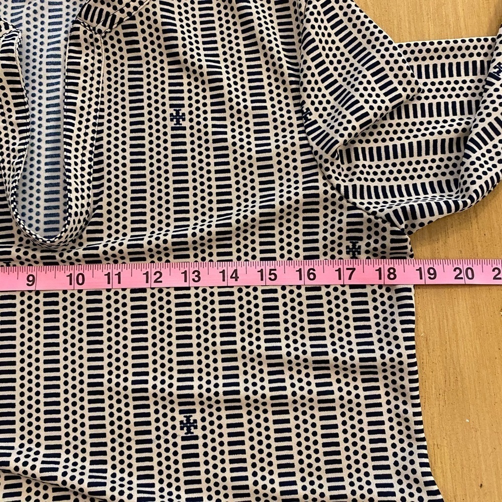 Tory Burch Women’s Black White Blouse Print Collar Poly Lightweight EUC size M - Picture 10 of 15